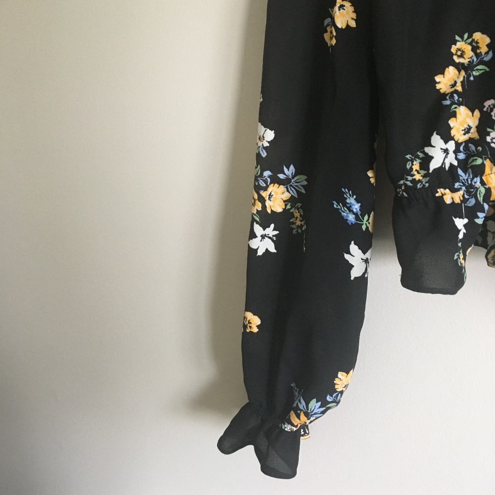 BUNDLE ME✨COLD SHOULDER RUFFLE TOP - Picture 6 of 9